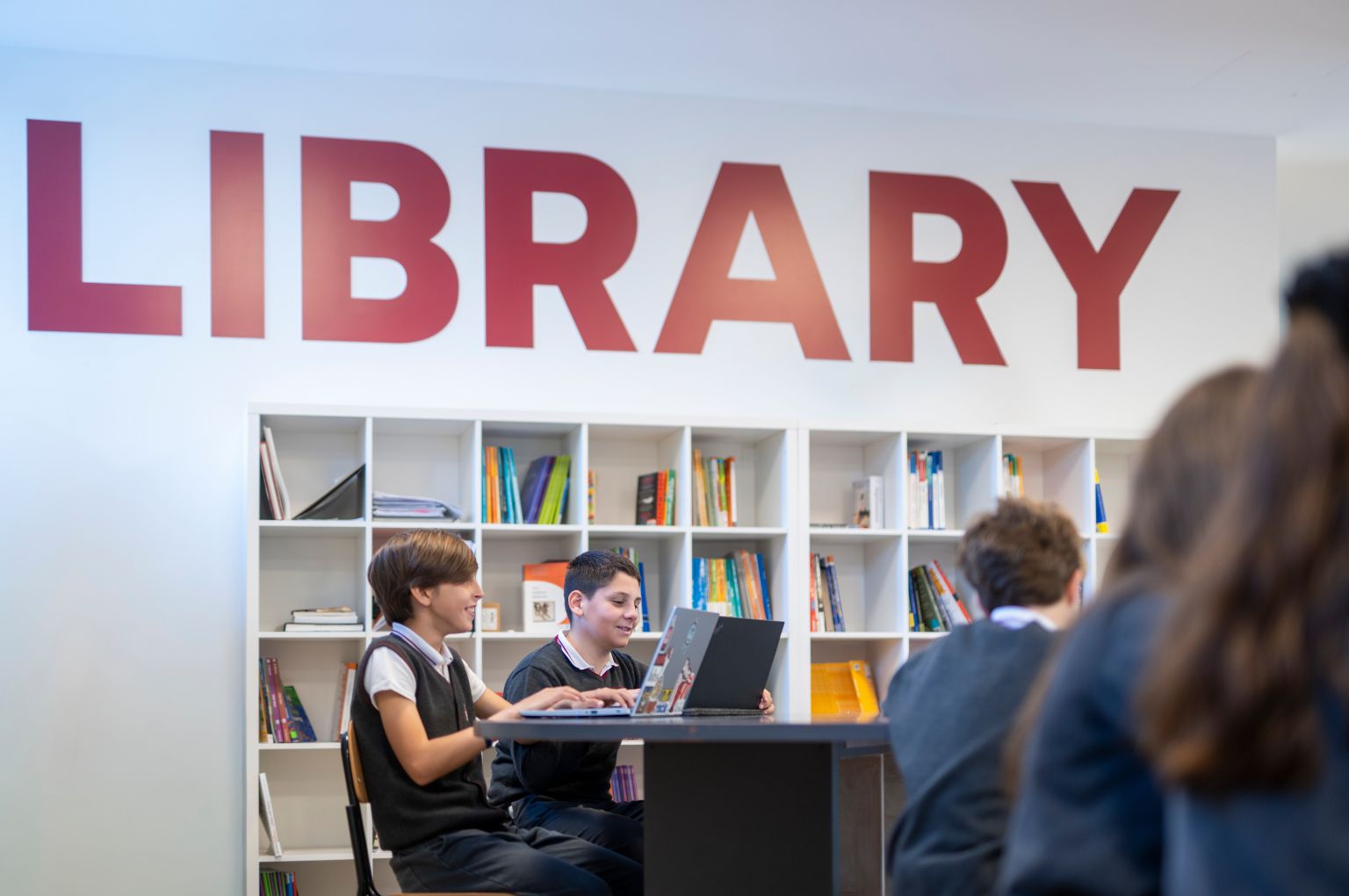 La biblioteca del campus BBS di Bergamo