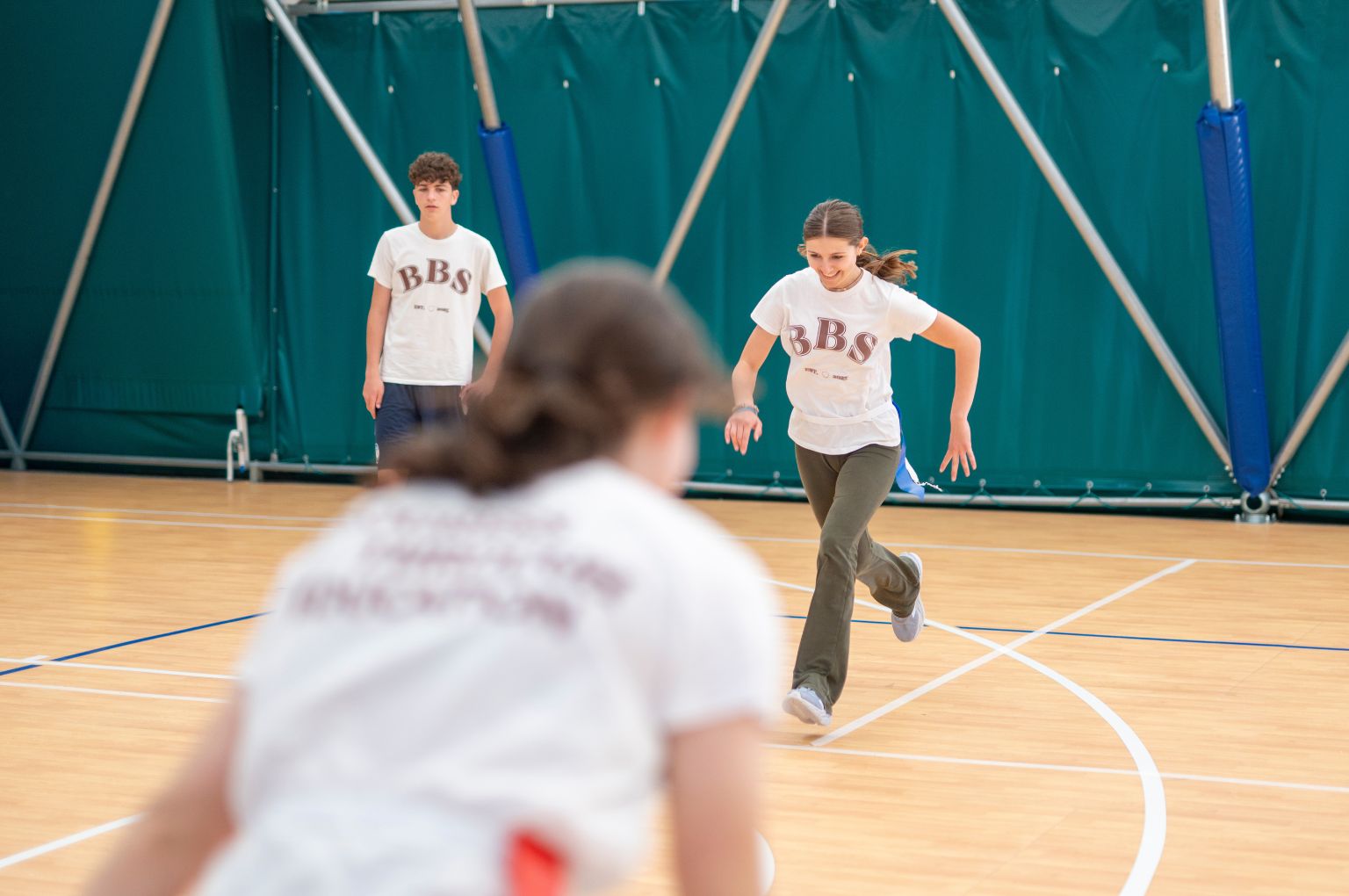 Studenti BBS durante lo sport nella palestra della scuola